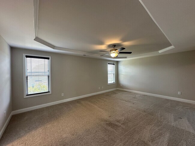 Building Photo - 5233 Debut Ave