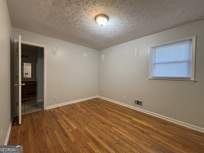 Building Photo - 1451 Prospect Rd