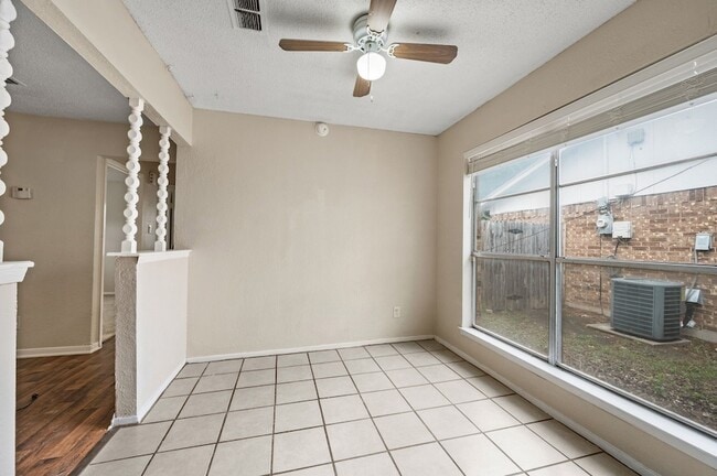 Building Photo - 6301 Sunnybrook Dr