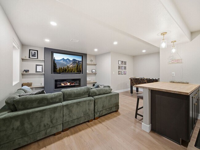 Building Photo - 5029 Long Dr