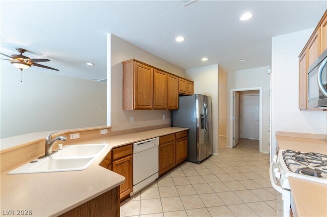 Building Photo - 2362 Ecliptic St