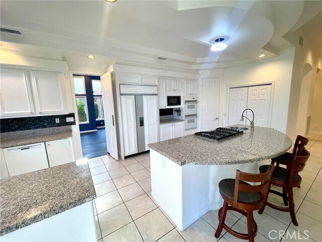 Building Photo - 6 Emerald Glen