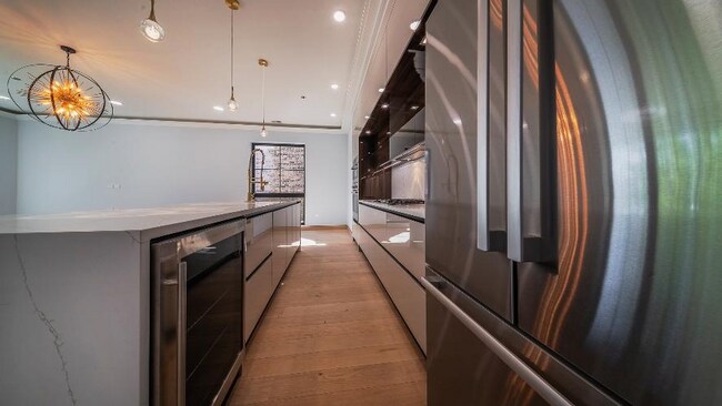 Building Photo - 2024 W Irving Park Rd