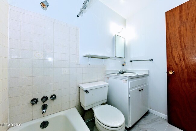Building Photo - 4909 Winthrop Dr