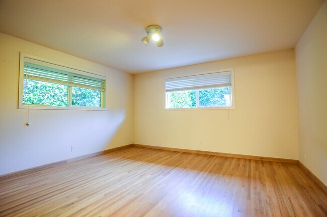 Building Photo - 6550 25th Ave NW