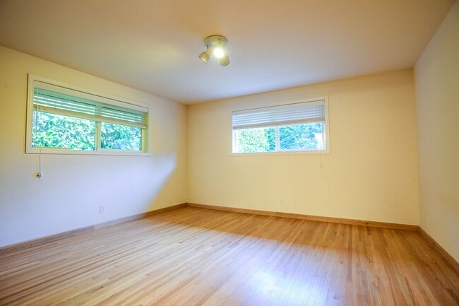 Building Photo - Beautiful 4 bedroom plus office home in Ballard