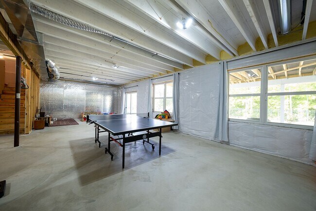 Building Photo - 5004 Trillium Cove NE