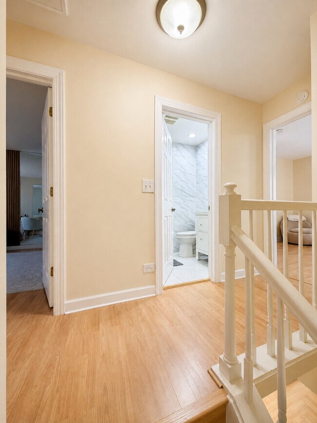 Building Photo - 495 S Crow Trail