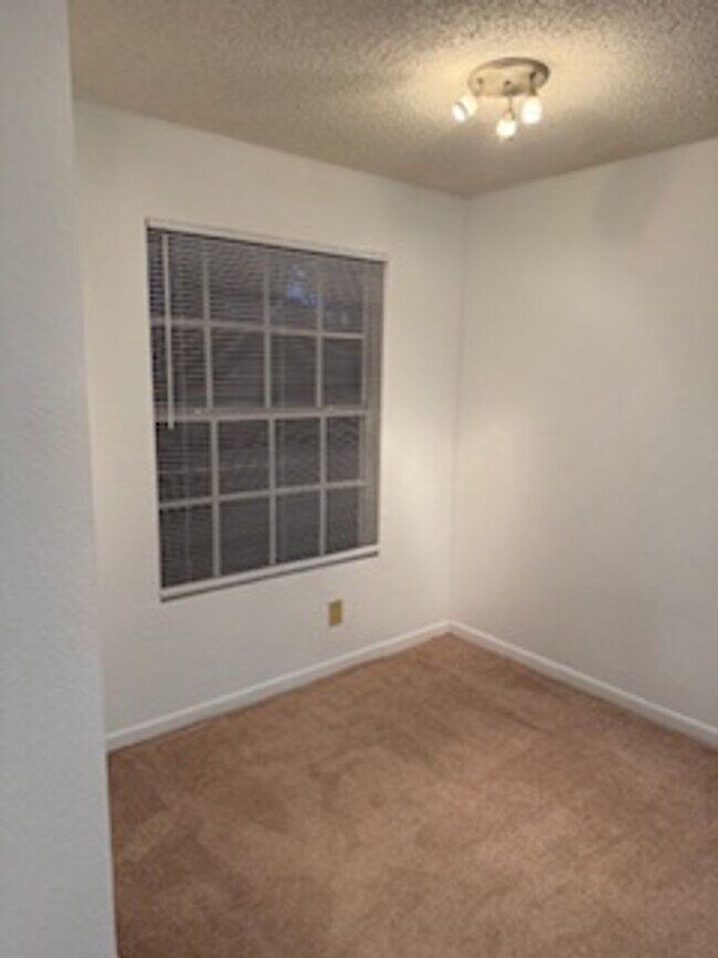 Building Photo - One bedroom condominium