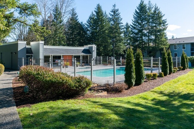 Building Photo - 2 BR 2 BA near Lake Sammamish!