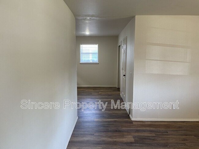 Building Photo - 2013 N College Ave