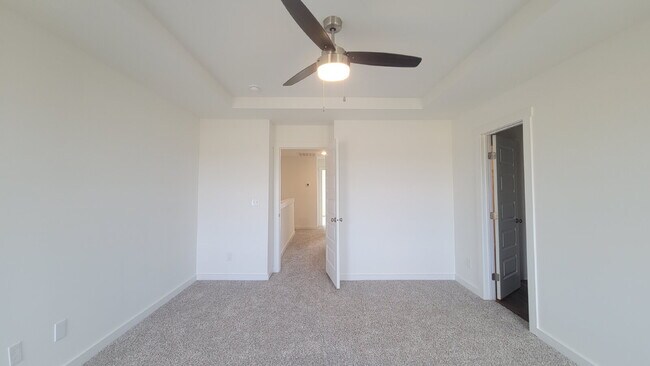 Building Photo - One fee month with 18-month lease!!! "Charming 3-Bed Oasis with Granite Elegance on Discovery Poi...