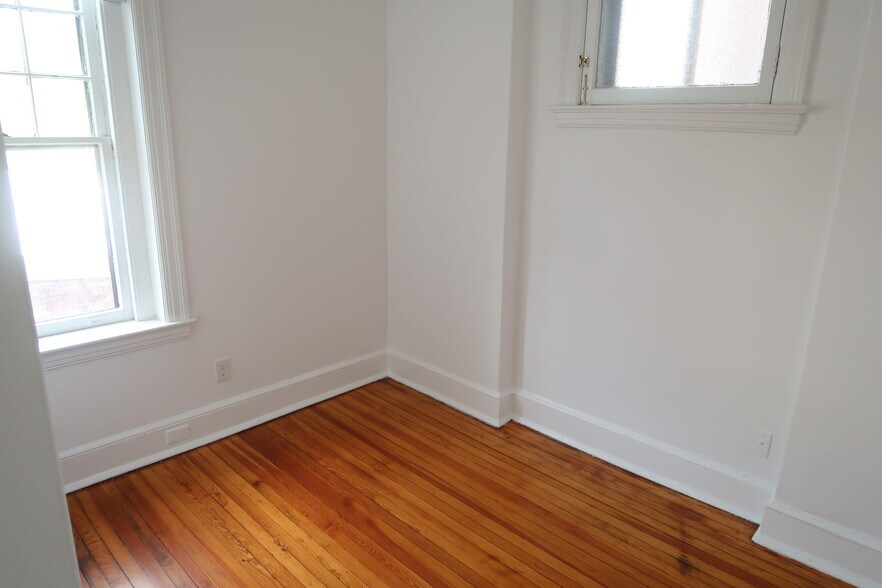 Building Photo - 3014 Dent Pl NW