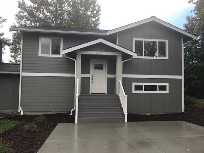 Primary Photo - 5 Bed 3 Bath Home near WWU!