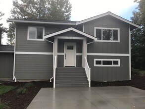 Building Photo - RENT SPECIAL! $1000 OFF OF FIRST MONTH! 5 Bed 3 Bath Home near WWU!