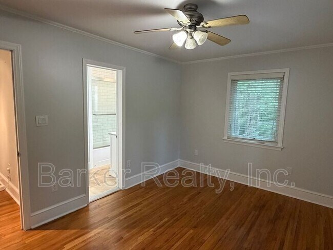 Building Photo - 401 Barclay Rd