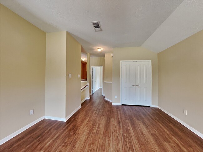 Building Photo - 912 Summer Wood Blvd