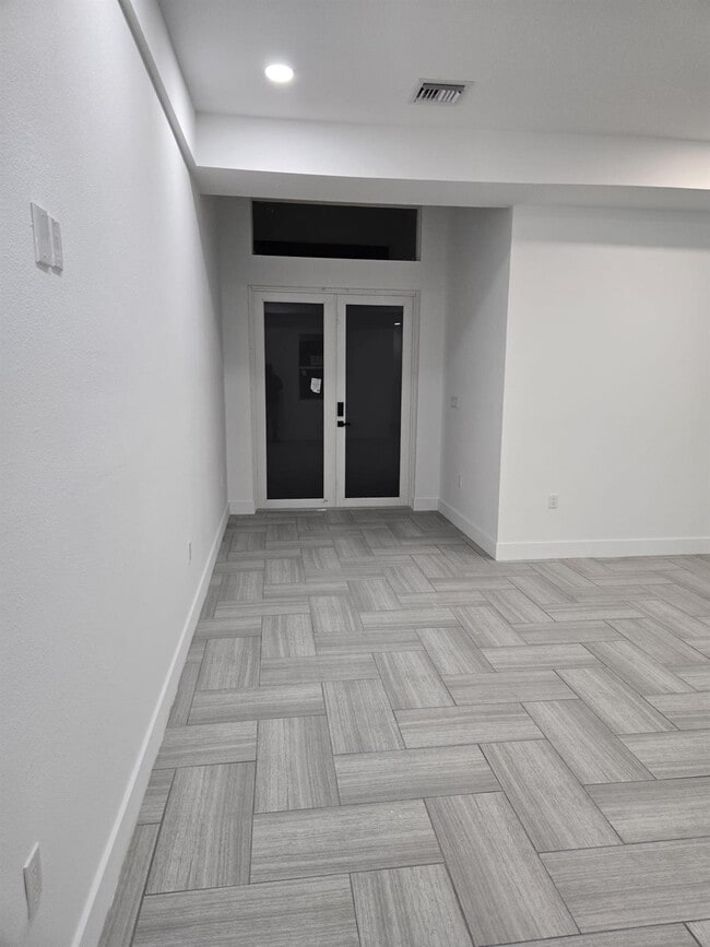 Building Photo - 239 Ave Del Centro