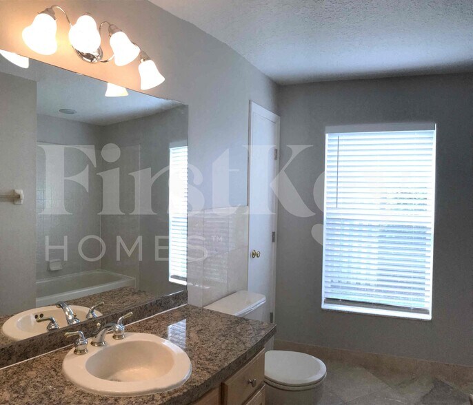 Building Photo - 3600 Molona Dr