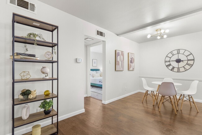 Building Photo - 2800 Escada Dr