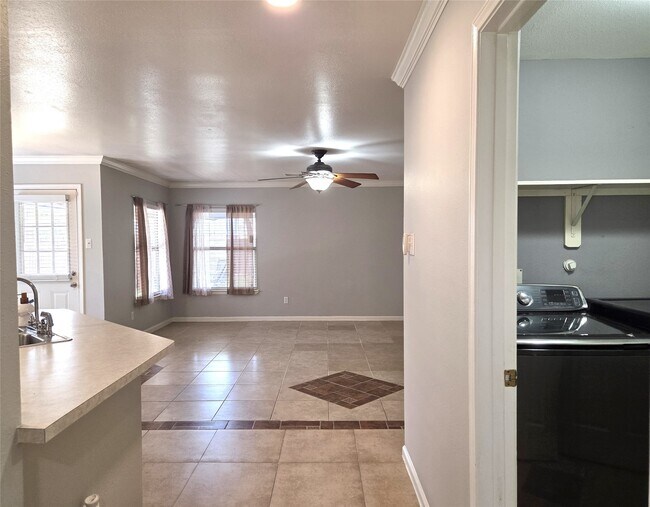 Building Photo - 18011 Featherfield Ln
