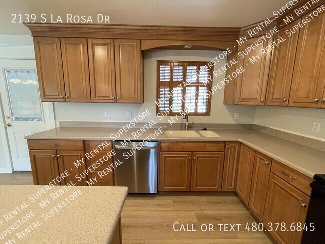 Building Photo - 2139 S La Rosa Dr