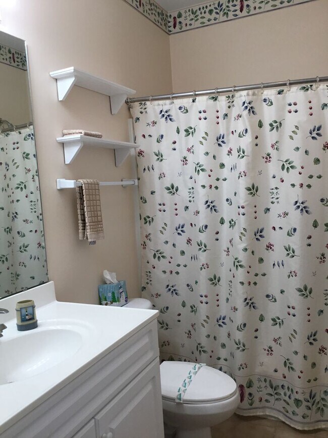 Building Photo - Furnished Condo In Southport - All Utilities Included - 3 month lease only