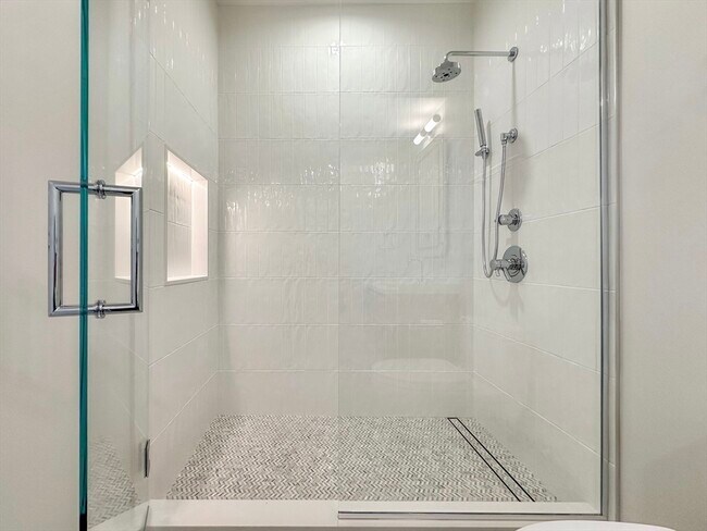 Building Photo - 144 Worcester St