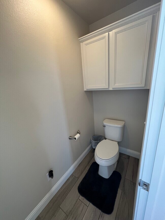 Building Photo - 10301 Valencia Ave