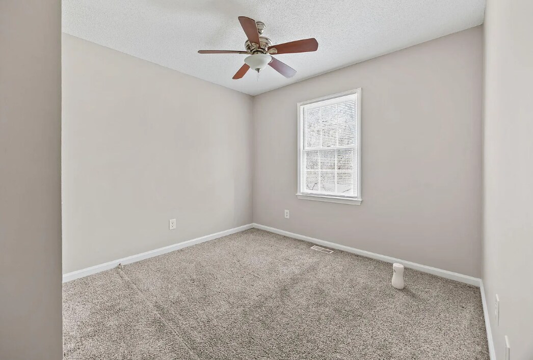 Building Photo - 831 Dalewood Dr