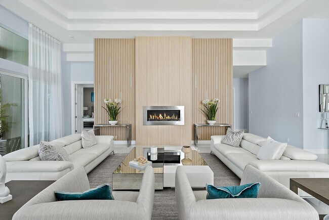 Building Photo - 8988 Lakes Blvd