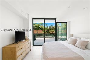 Building Photo - 9901 W Bay Harbor Dr