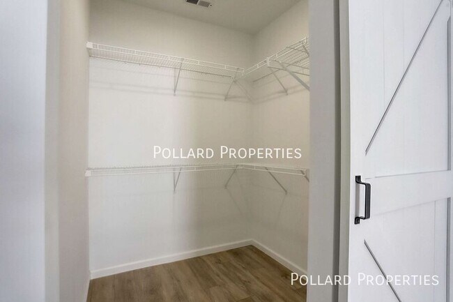 Building Photo - 517 Parkview Dr