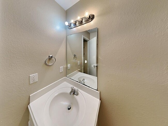 Building Photo - 3510 Avalon Castle Dr