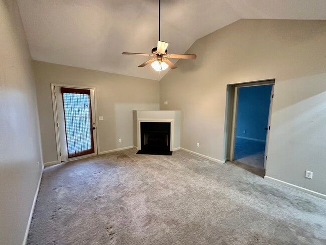 Building Photo - 2811 Southwood Ln