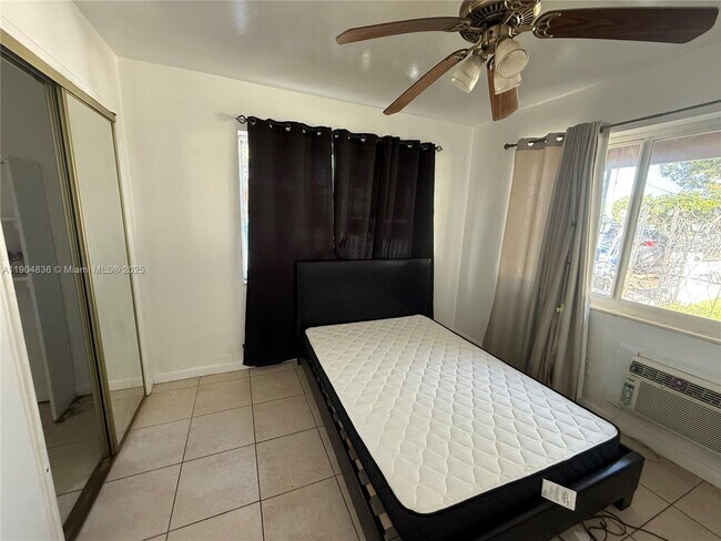 Building Photo - 14355 NE 6th Ave