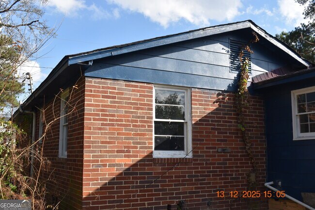 Building Photo - 803 Grosso Ave