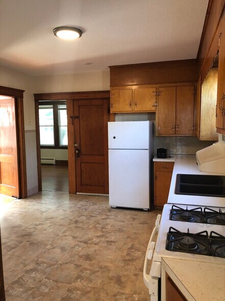 Building Photo - 37 Pine St