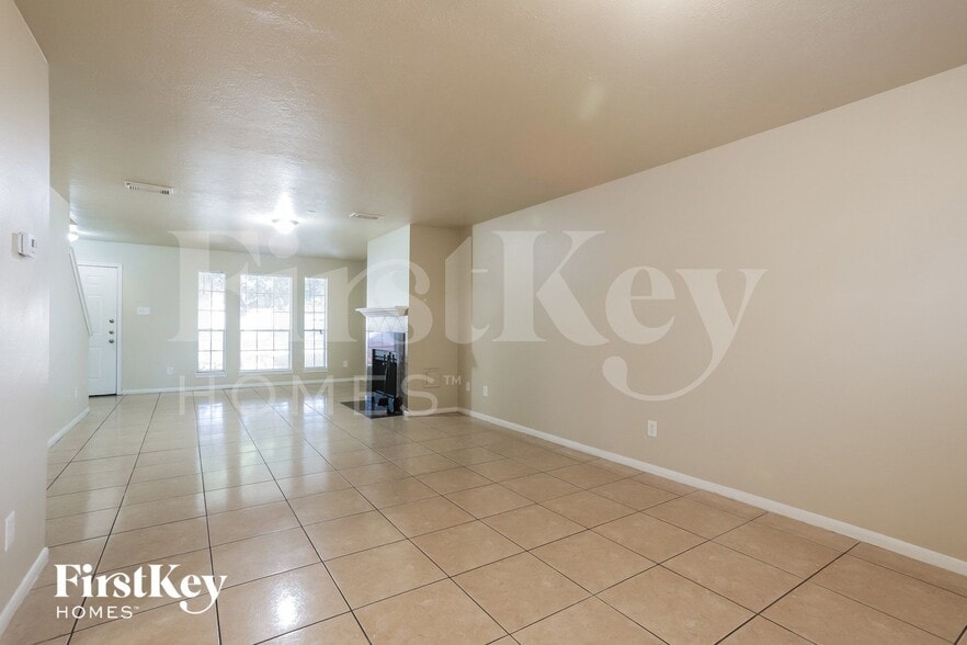 Building Photo - 19931 Arrowsmith Dr