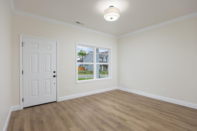 Building Photo - 5029 Solar