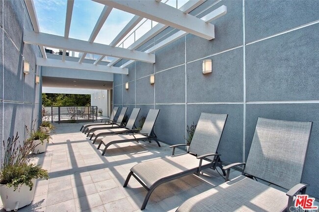 Building Photo - 4240 Laurel Canyon Blvd