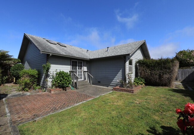 Building Photo - Comfortable 3/2 in the Little Pond Neighborhood