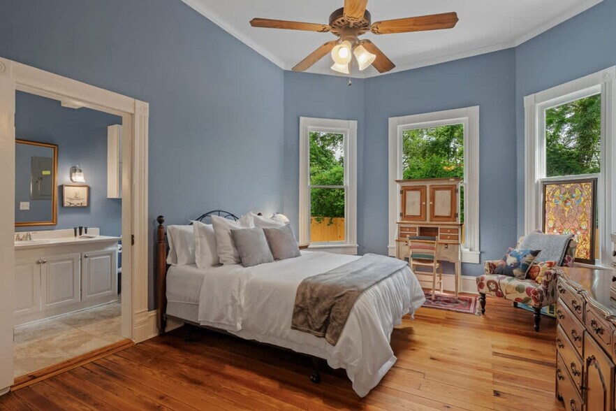 Building Photo - 509 Dabbs St