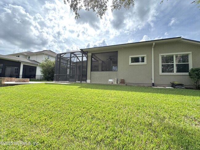 Building Photo - 642 Port Charlotte Dr