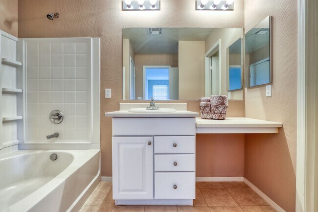 Building Photo - 40404 W Molly Ln