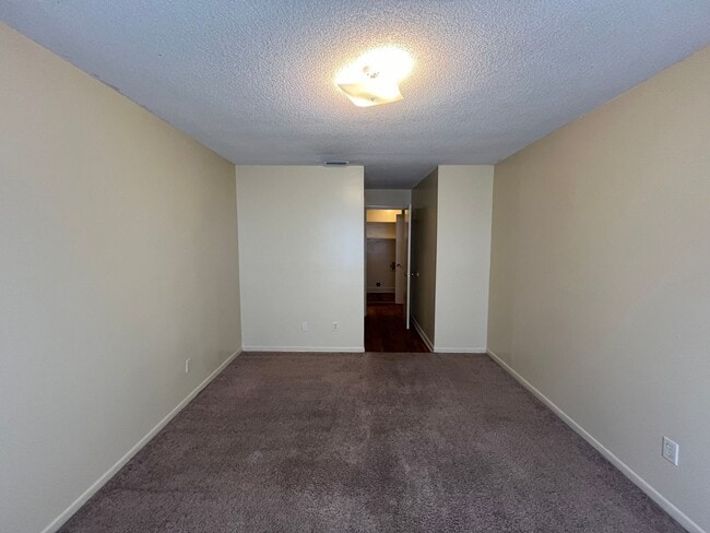 Building Photo - 1619 Victory St