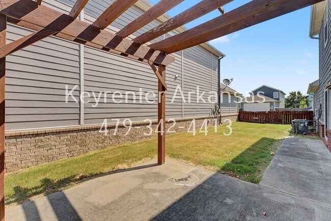 Building Photo - 592 N Longfellow Ln