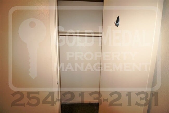 Building Photo - 804 Michelle Dr