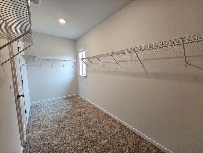 Building Photo - 7875 Tiberon Pkwy