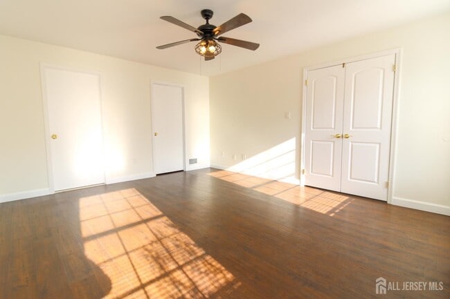 Building Photo - 455 Hawthorne Pl